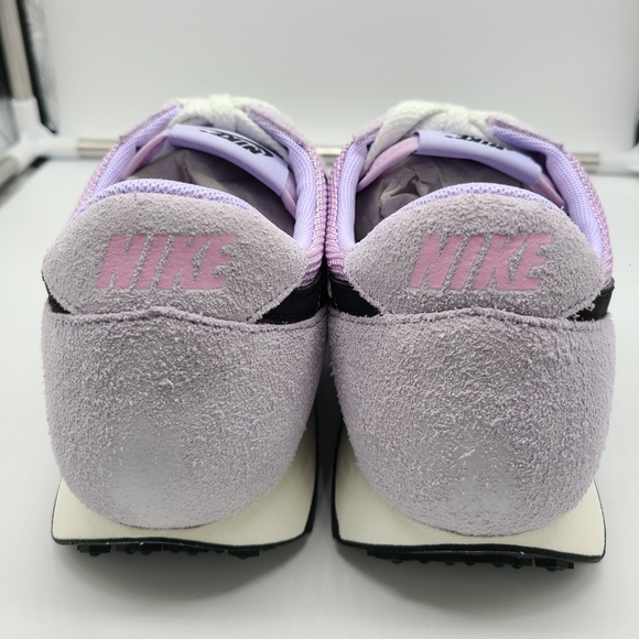 Nike - Picture 4 of 7